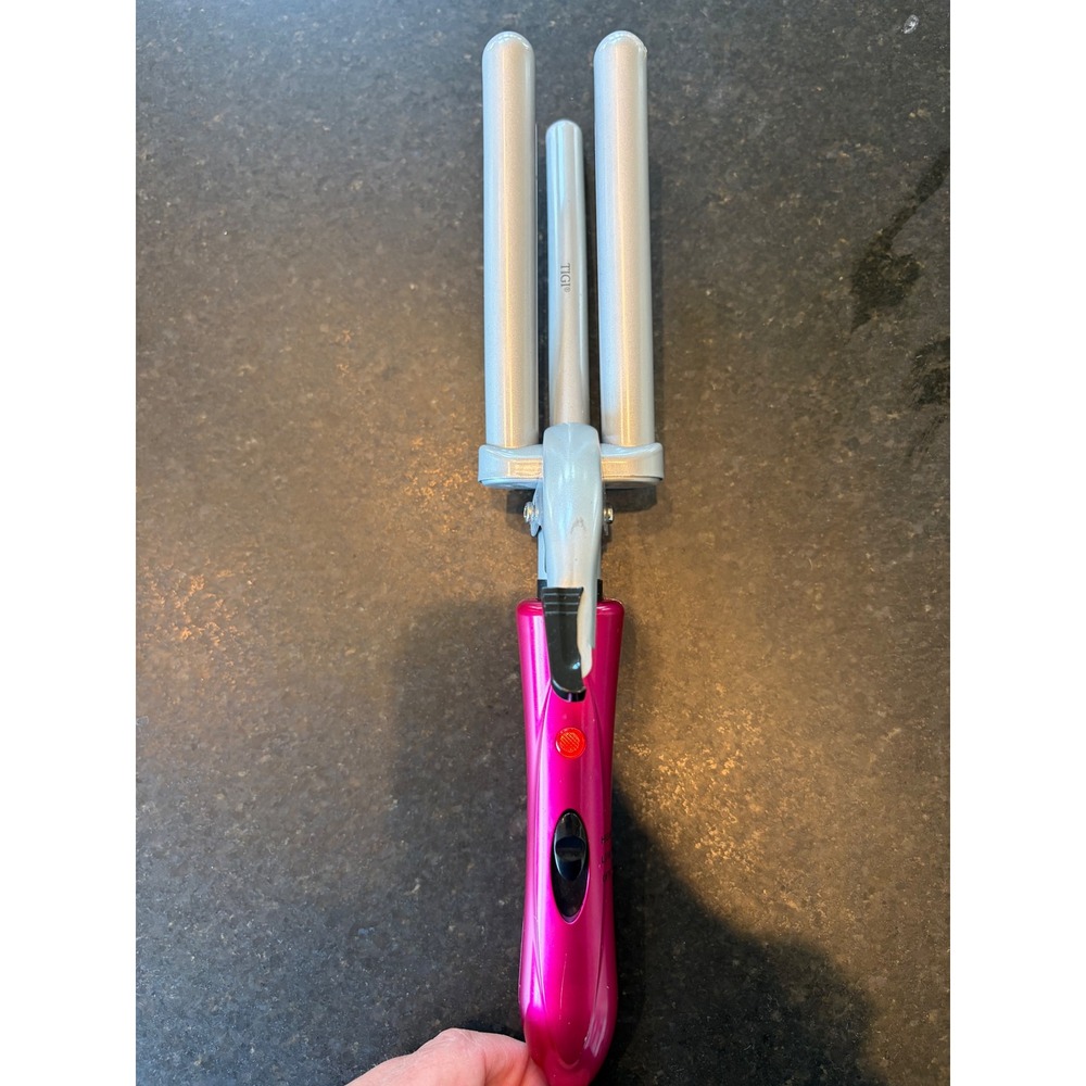 Bed Head by TIGI 3-barrel hair waver Hot pink works
